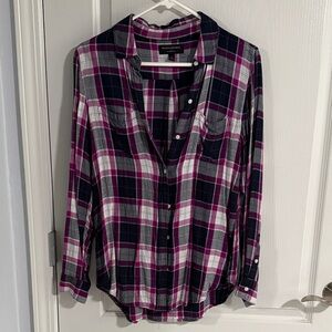 Like New! Banana Republic Plaid Button-Up Shirt - Size Small
